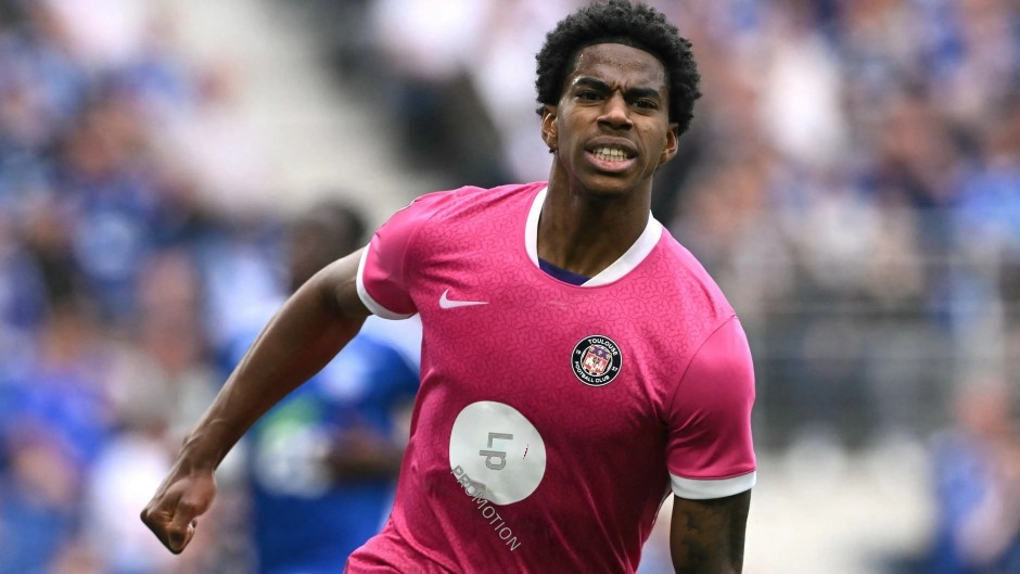 Sunderland firma al lateral izquierdo de Toulouse, Dayan Metali, por 25.7 millones de libras, acercándose al récord del club